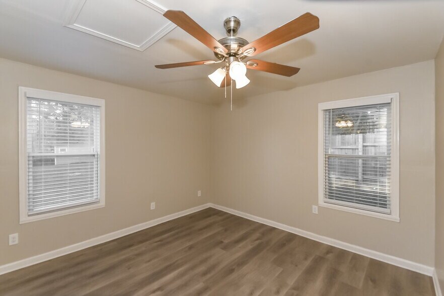 Building Photo - 5380 Forest Downs Cir
