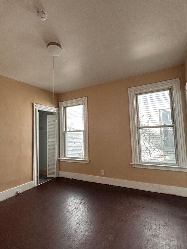 Building Photo - 37 Hotchkiss St