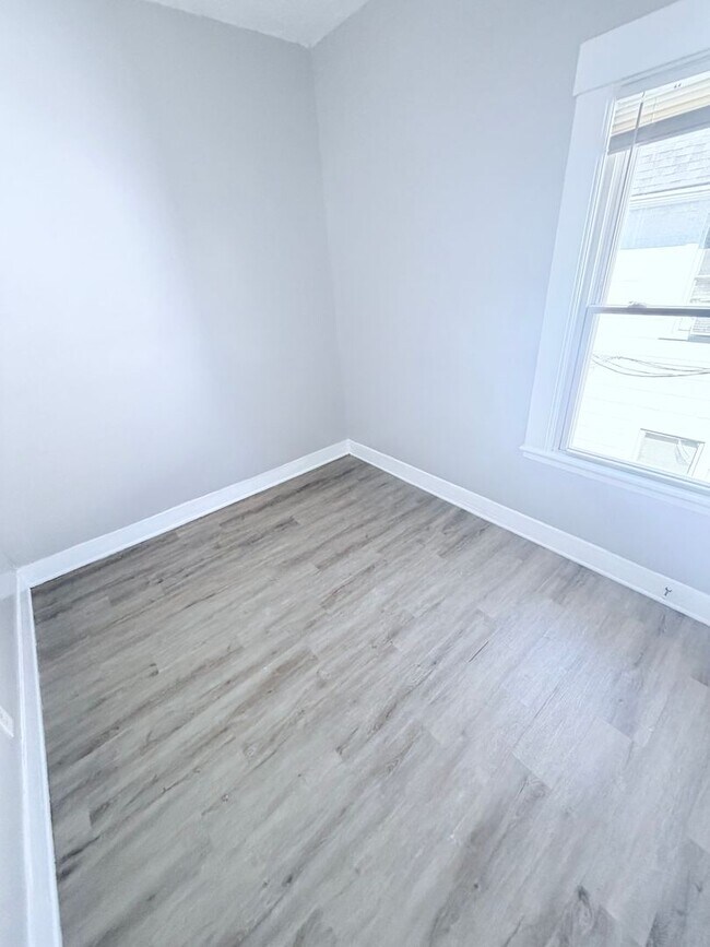 Building Photo - 3914 W 21st St