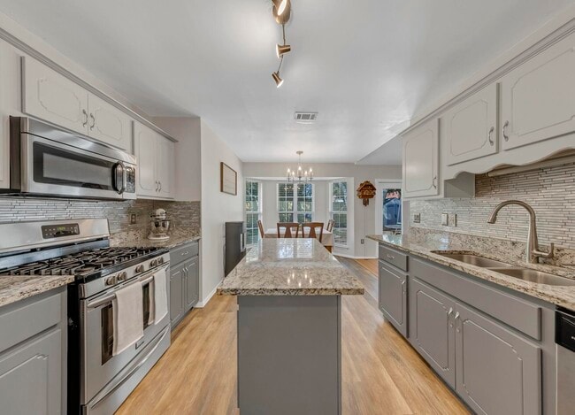 Building Photo - 4501 Parkwood Ln W
