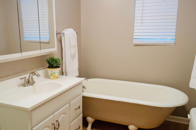 Guest Bathroom - 2406 P St