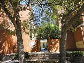 Building Photo - Windtree Condos 60% Commissions