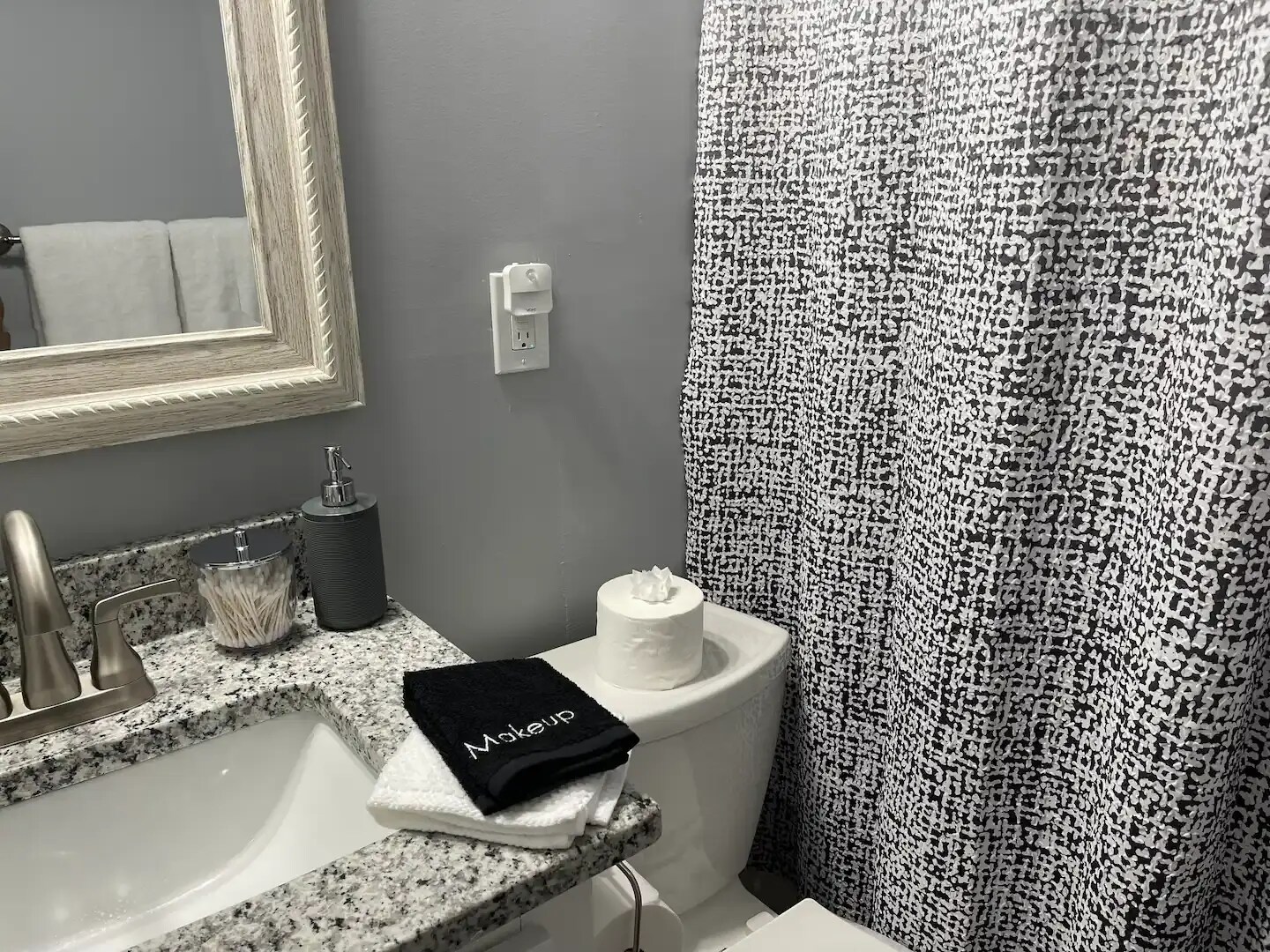 Building Photo - 774 Shull St