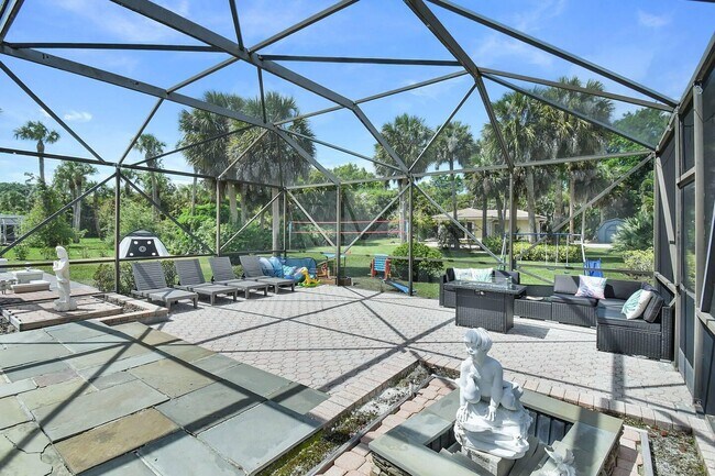 Building Photo - 12231 Areaca Dr