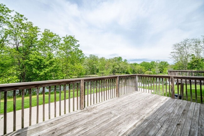 Building Photo - GEORGETOWN Duplex - SW Columbia – 3 Bed, 3...