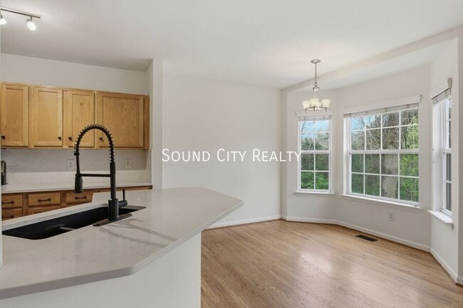 Building Photo - 5112 Bay Overlook Dr