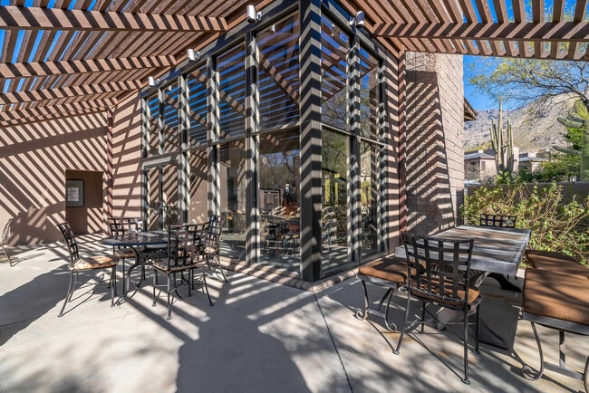 Building Photo - 6655 N Canyon Crest Dr
