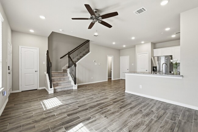 Building Photo - 8038 Scanlan Trce