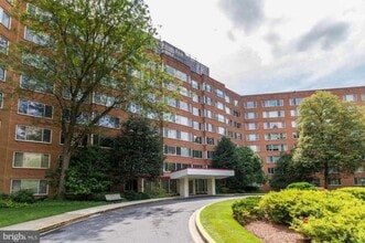 Building Photo - Charming and Sunlit 1 BD, 1 BA with Main Level Walk-in in Glover Park, NW DC!! Utilities Included