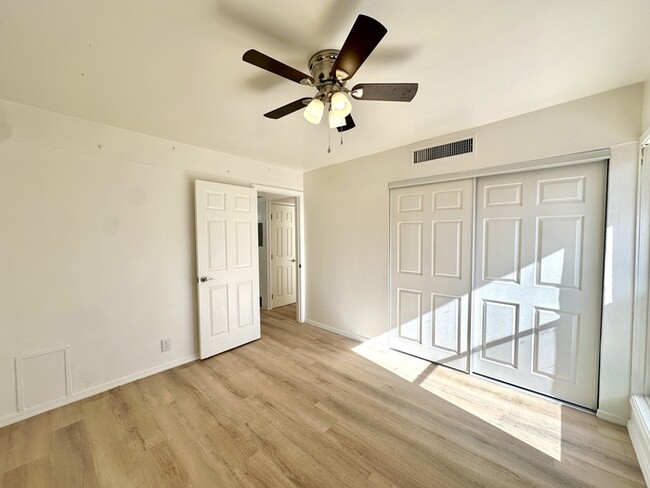 Building Photo - Modern Style Renovated 2 Bedroom with Wash...