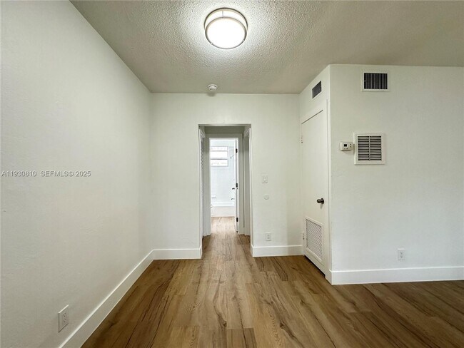 Building Photo - 2822 Van Buren St