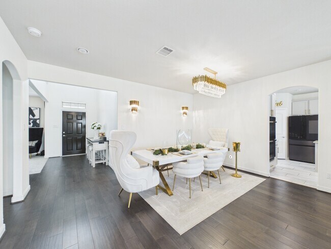 Building Photo - 24711 Miltonwood St