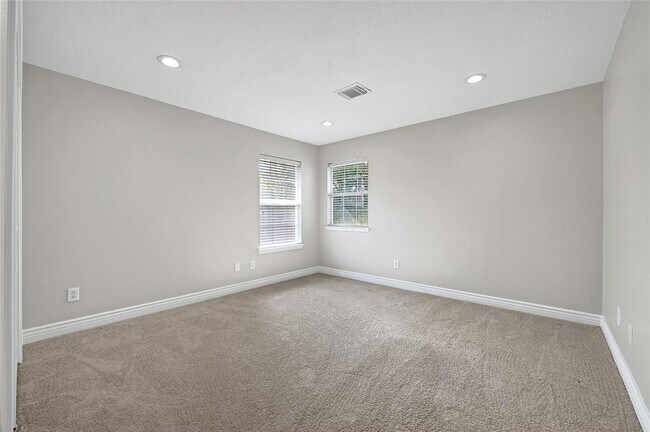Building Photo - 5914 Shadow Creek Ct