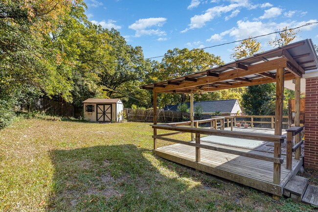 Building Photo - 4885 Oglethorpe Pl