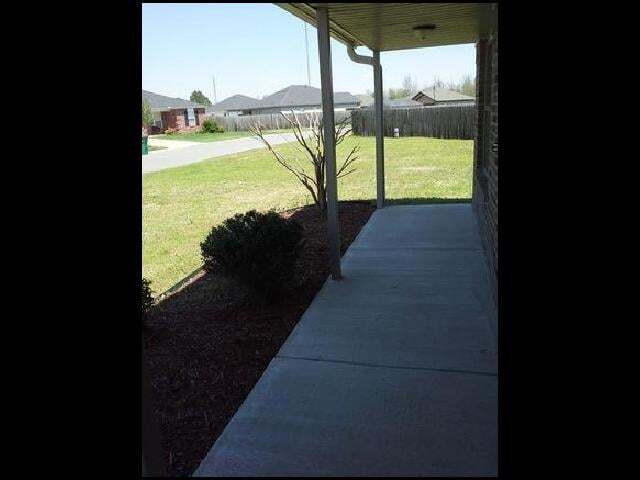 Building Photo - 14505 Parkway Cir