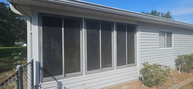 Building Photo - Come and see this one!