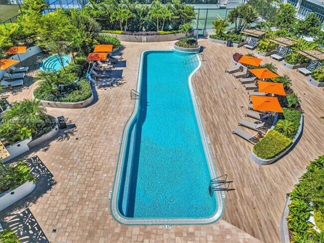 Building Photo - 700 NE 24th St