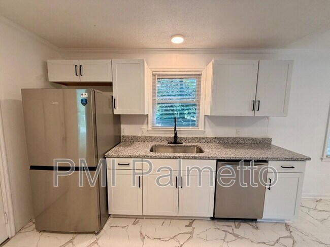 Building Photo - 128 Crestmore Dr