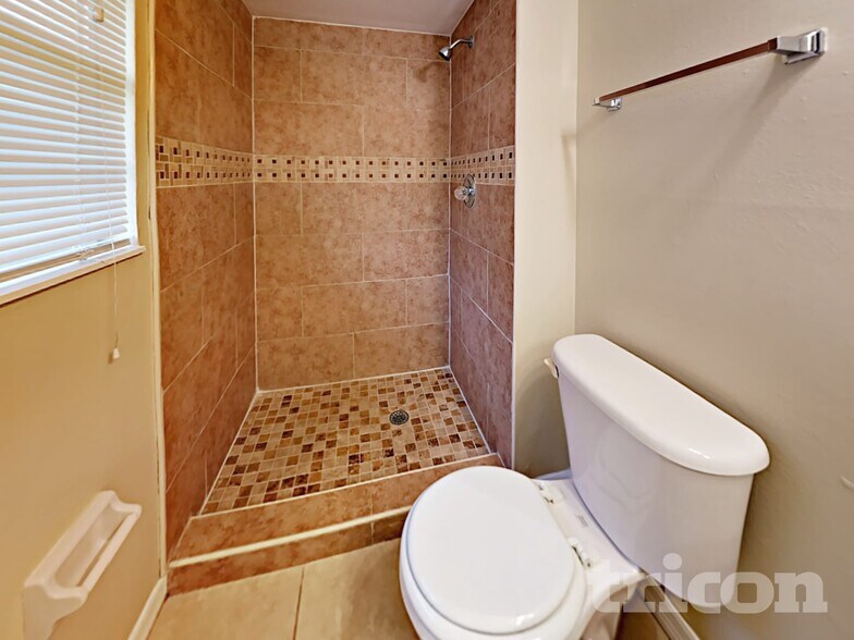 Building Photo - 5360 Alhambra Way S