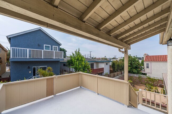 Building Photo - North Redondo 3 bedroom