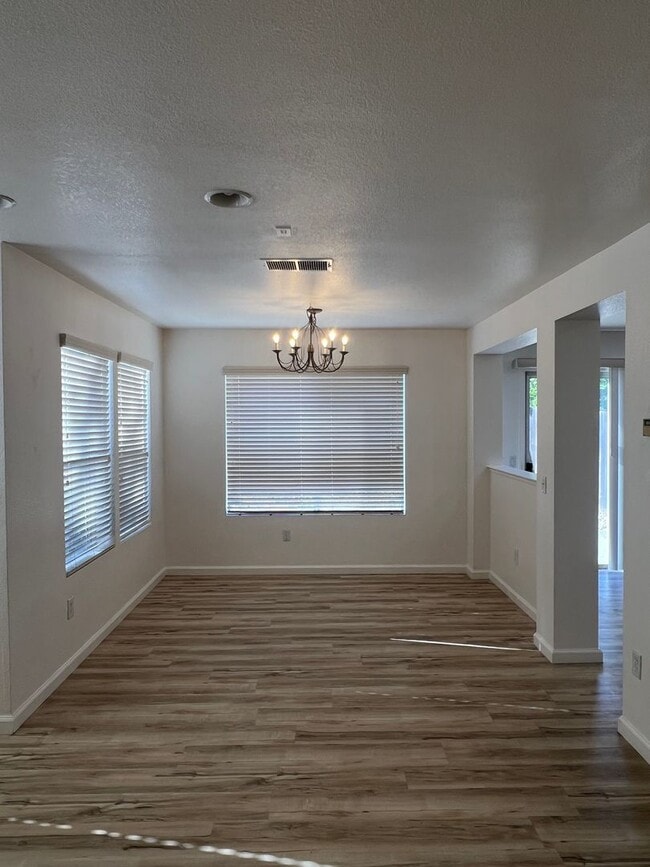 Building Photo - GORGEOUS 3 BEDROOM IN E. ROSEVILLE GATED COMMUNITY!!