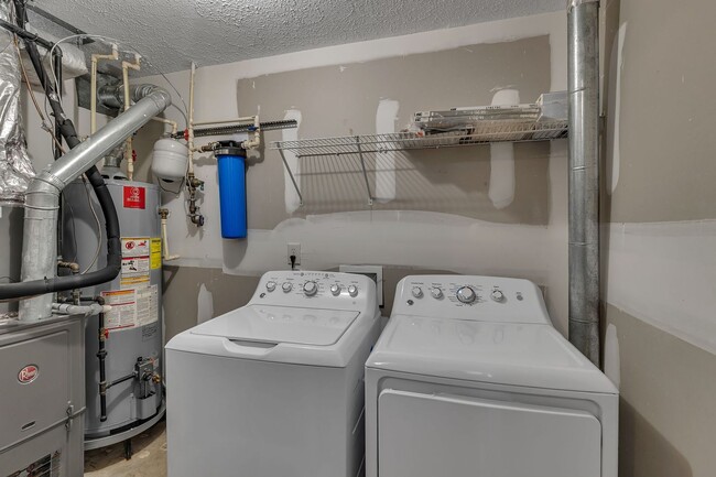 Building Photo - Spacious 2-Bedroom home in Prime West Nash...