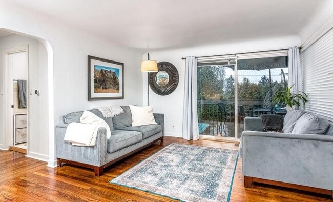 Building Photo - 3 bedroom in Seattle WA 98116
