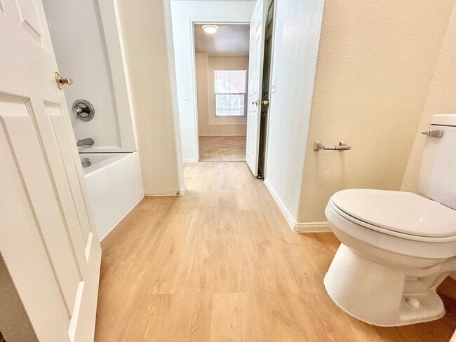 Building Photo - BEAUTIFUL 1 BEDROOM, 1 BATHROOM CONDO LOCA...