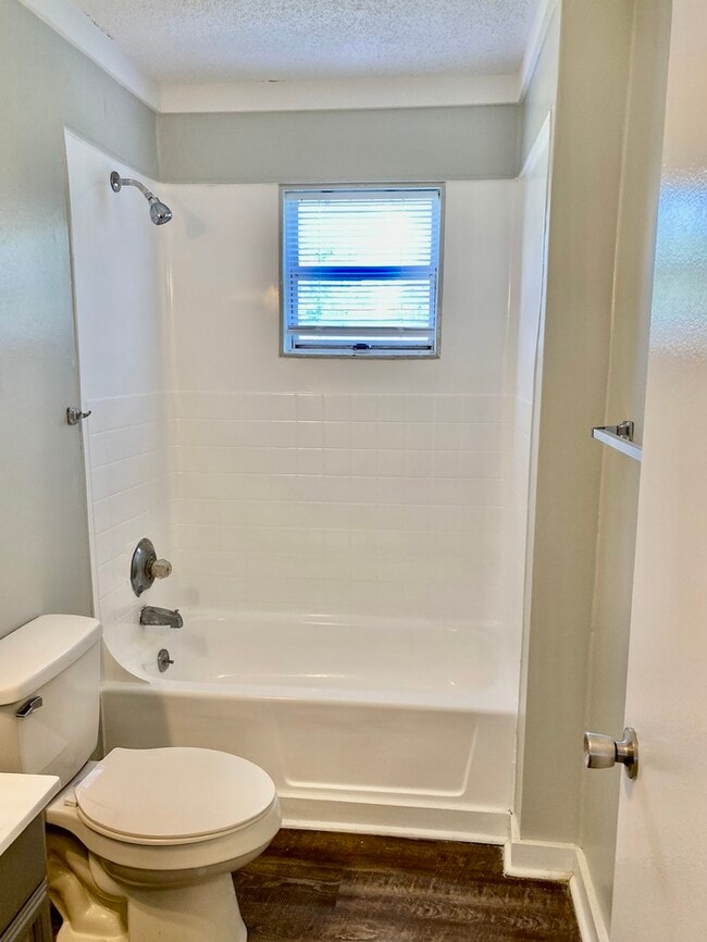 Building Photo - Hillcrest Apts: Rossville 2Bed/1Bath Apart...