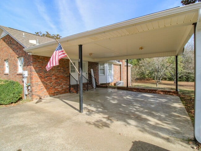 Building Photo - Nice Home in Rogersville!