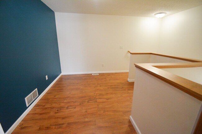 Building Photo - Updated 2 Bed, 1.5 Bath Townhome — Available Immediately