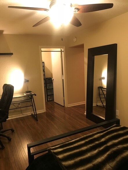 Master Walk in Closet - 1209 W Plum St