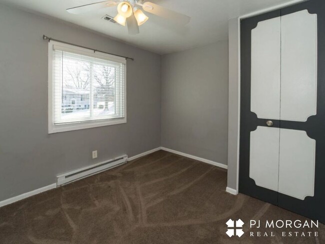 Building Photo - 3 bedroom, 1.5 bath House For Lease