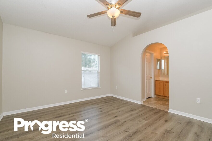 Building Photo - 927 Brenton Leaf Dr