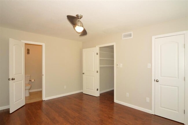 Building Photo - 3300 Pebblebrook Dr