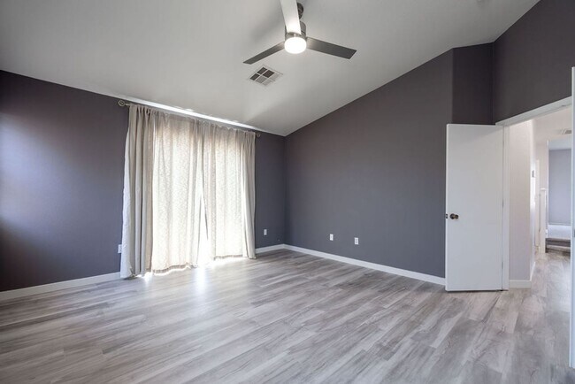 Building Photo - 1109 Devon Downs Ave