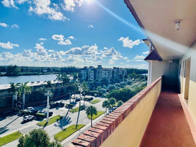 Building Photo - 1101 Crystal Lake Dr