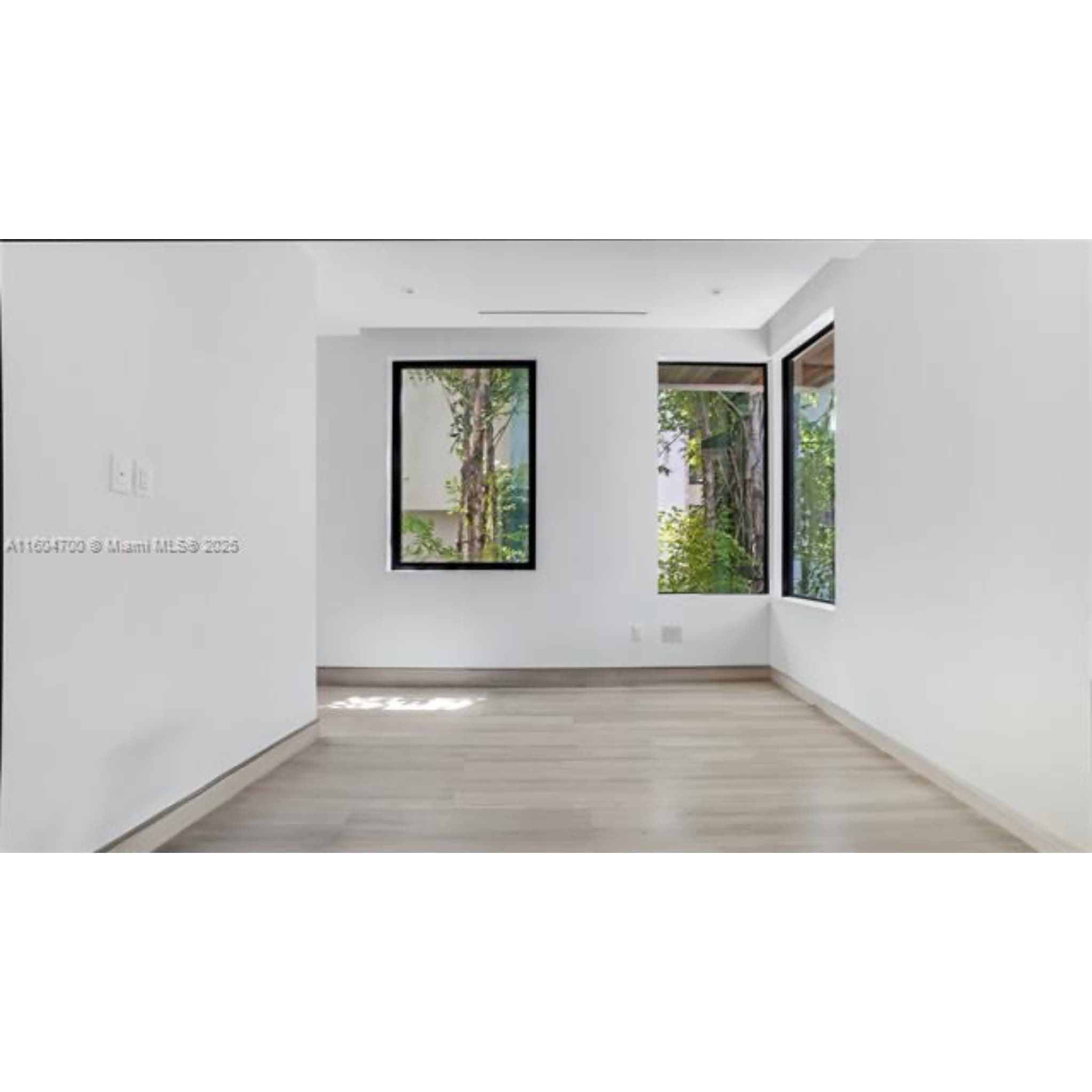 Building Photo - 345 W 46th St