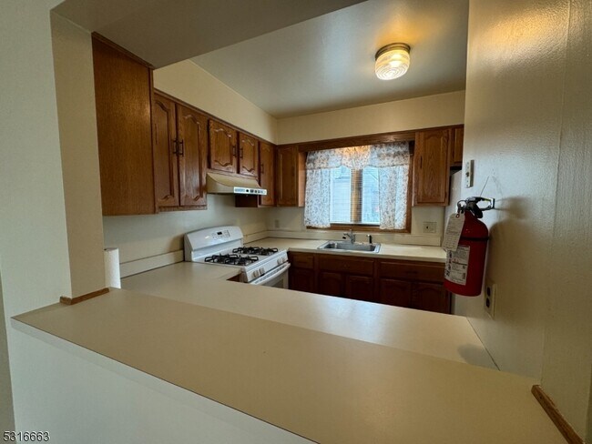 Building Photo - 710 W Camplain Rd
