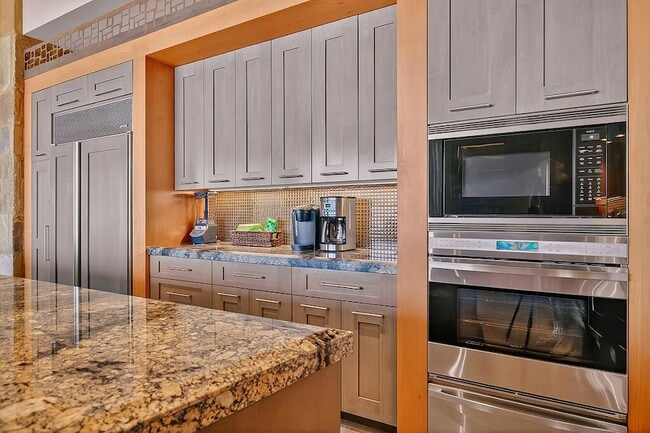 Building Photo - 9 Rockcrest