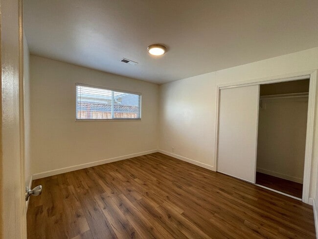 Building Photo - 623 Salberg Ave