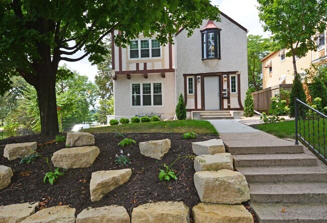 Building Photo - 3552 Irving Ave S