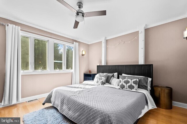 Building Photo - 6 Hounds Hollow Ct