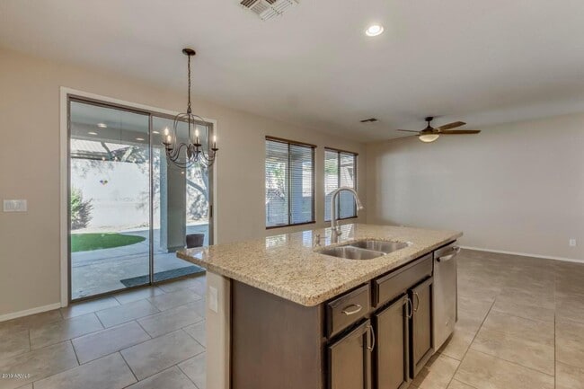 Building Photo - 2582 W Kit Carson Trail