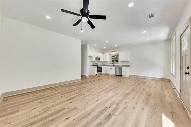 Building Photo - 3 Forsyth St NE