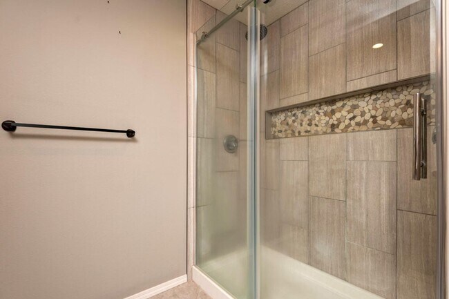 Building Photo - Republic Schools - Gorgeous 3 Bed 2 Bath 3 Car Garage For Rent!