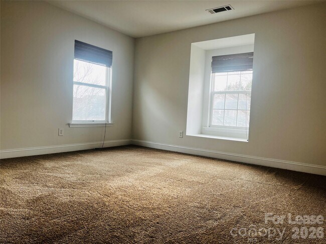 Building Photo - 12918 Tahoe Dr