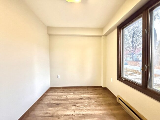 Building Photo - 4 Bedroom House