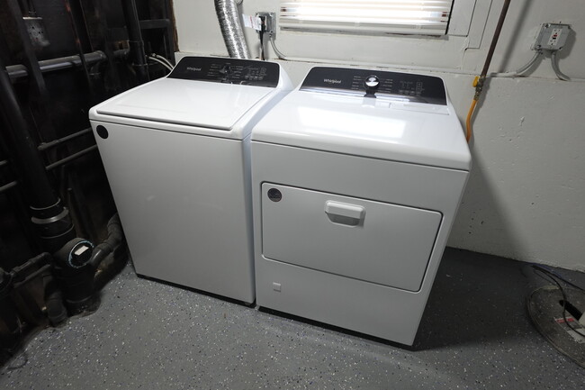 Building Photo - 1800 Hollywood Ave