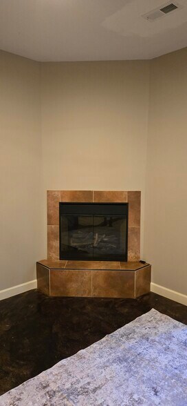 Building Photo - 2025A Stoneycreek Dr
